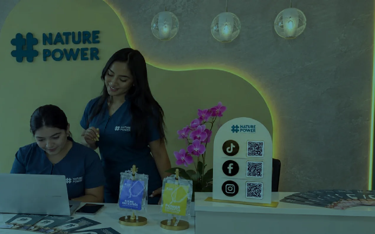 Equipo de Nature Power en la recepción de una de sus sedes
